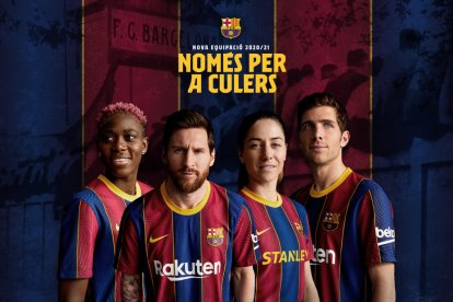 Oshoala, Messi, Vicky Peña i Sergi Roberto, amb les noves equipacions.