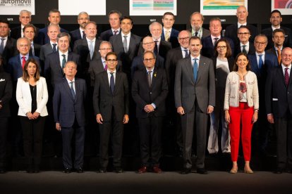 Trobada - El president de la Generalitat, Quim Torra, i Felip VI van coincidir ahir a la inauguració del saló Automobile Barcelona. Es van saludar i van coincidir a la visita a les instal·lacions. Tanmateix, el cap de l’Executiu no va particip ...