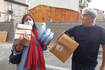 Voluntaris de Lleida pels Refugiats, amb alguns dels lots amb destinació a la frontera sèrbia.