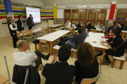 Gavín presentó ayer el proyecto a los padres de la Escola Alba.