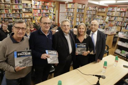 Un momento de la presentación del libro, con Nadal a la derecha.