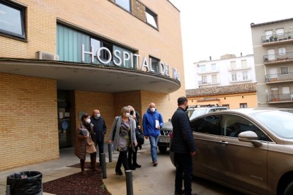 La consellera de Salud, Alba Vergés, saliendo del Hospital Comarcal del Pallars a Tremp este martes.