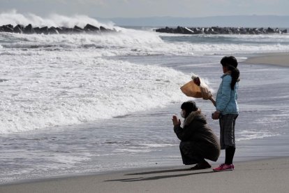 Japón homenajea a las víctimas del terremoto y del accidente nuclear