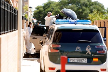 Guardia Civil ayer en el lugar del crimen. 