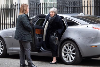 La primera ministra britànica, Theresa May, arriba al número 10 de Downing Street a Londres.