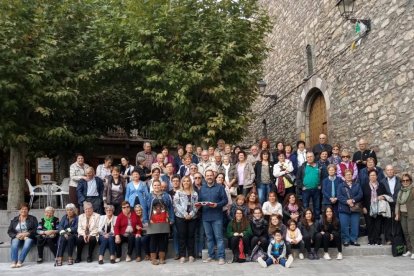 Las personas que ayer participaron en Vilaller en el encuentro de intercambio con Penelles.