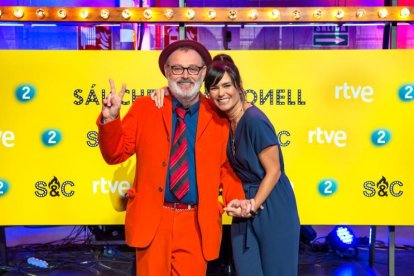 El cantante y actor Pablo Carbonell y la presentadora Elena Sánchez.