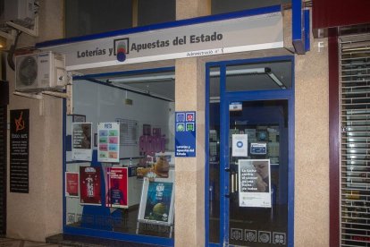 Imatge de l'administració de loteries de Tàrrega, ahir a la nit.