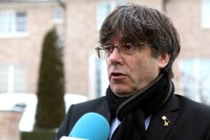 Puigdemont diu que segueix a disposició del Parlament per a la seua investidura