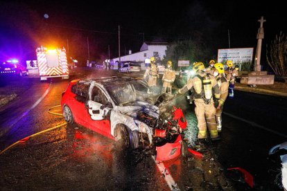 Un vehicle i una furgoneta es van veure implicats en el sinistre.