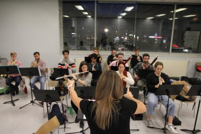 Uno de los ensayos parciales de la sección de viento metal de la Jove Orquestra de Ponent.