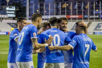 Jugadores del Lleida celebran un gol en el partido en del que derrotaron al Villarreal B.