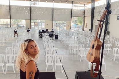 La cantante barcelonesa Suu, antes de un recital este verano.