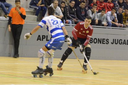 Una acció del partit d’ahir entre l’Alpicat i el Liceo B.