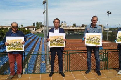 Los presidentes del Sícoris, CT Lleida, CN Lleida y CT Urgell posan con la serigrafía del centenario.