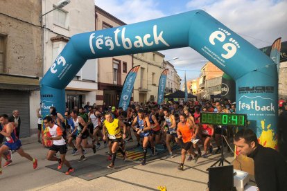 El grupo de corredores en los momentos iniciales de la prueba.