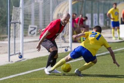 Adrián Fernández, autor del gol del triomf de l’EFAC, va posar en perill la defensa local i va tenir ocasions per ampliar el compte golejador.