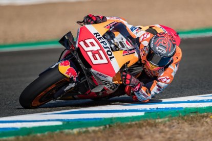 Marc Márquez volvió a subirse ayer a una MotoGP después de cuatro meses de confinamiento.