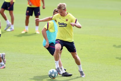 Frenkie De Jong ahir durant l’entrenament de la plantilla barcelonista.