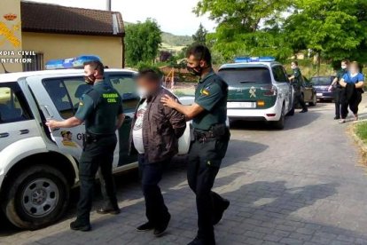 Uno de los detenidos por la Guardia Civil. 