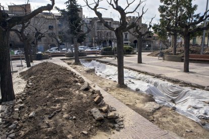 Imagen de las prospecciones arqueológicas en la plaza Vell Pla de Guissona.