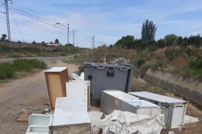 Uno de los ‘vertederos’ denunciados en la partida de Vallcalent. 