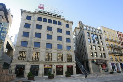 El McDonald’s de la plaça Sant Joan s’ubicarà en aquest edifici.