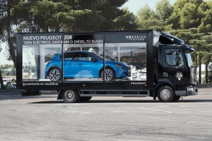 Un tràiler vidrat exhibirà el nou Peugeot demà.