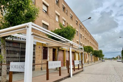 Almacelles permetrà ampliar l’espai públic destinat a les terrasses.