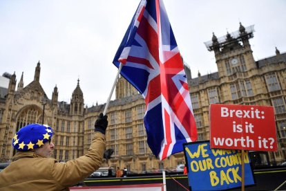 Manifestant contrari al Brexit, ahir, a les portes de Westminster.