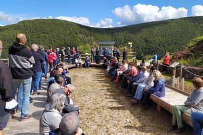 La reunió d’alcaldes, entitats i propietaris forestals al nucli de Rubió, a Soriguera.