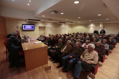 La asamblea de jubilados en la Cámara de Comercio de Lleida.