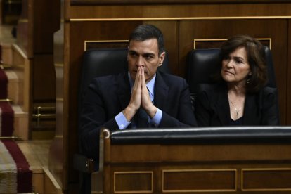 Pedro Sánchez y Carmen Calvo vivieron con tensión la jornada en el Congreso.