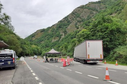 La frontera con Francia en el municipio de Les.