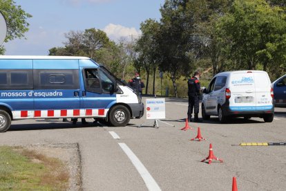 Un control de Mossos en la A-P2 en Soses el pasado martes. 