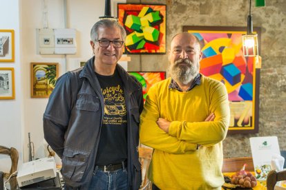 El pintor José Luis Nieto y Ricart Rovira, de la cervecería Carrincló de Lleida. 