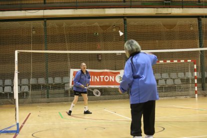 El bádminton tomó ayer el pabellón de Les Borges.