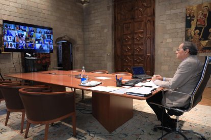 El president Quim Torra durante la reunión telemática con el resto de líderes autonómicos. 