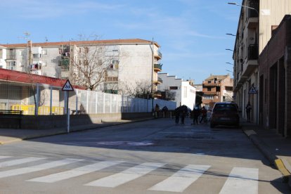 Solo la mitad de los alumnos del colegio asistieron ayer a las clases como medida de prevención.