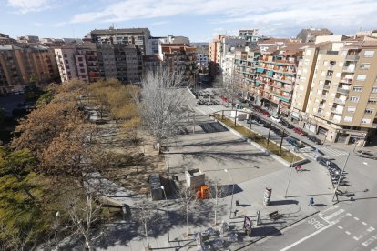 Vista aèria de la plaça de la Constitució al barri del Clot.