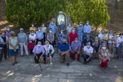 Numerosos fieles, todos con mascarilla, celebraron ayer la tradicional festividad de Sant Magí en el Parc de Sant Eloi de Tàrrega. 