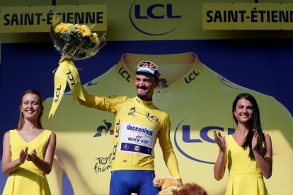 El francès Alaphilippe es va tornar a enfundar ahir el mallot groc de líder.