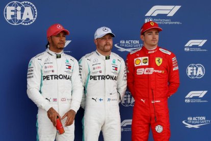 Valtteri Bottas, al centre, va marcar la pauta seguit del seu company Hamilton i del jove Leclerc.