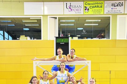 Les jugadores del Sedis Bàsquet estaven preparades per afrontar el seu debut a la Lliga Femenina davant del Saragossa.