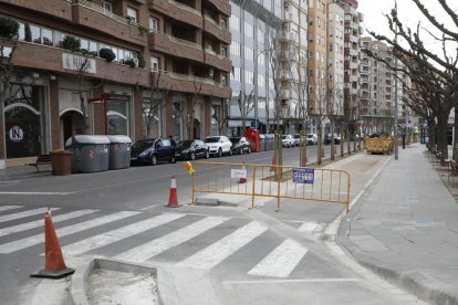 Imagen de las obras del carril bici en Doctor Fleming, que ya están avanzadas.