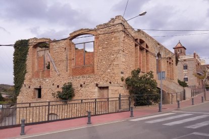 El edificio de La Dalla, en el centro urbano de Vinaixa.