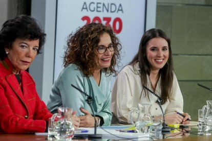 Isabel Celaá, María Jesús Montero i Irene Montero, ahir.