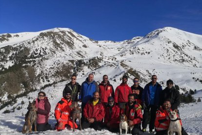 Foto de familia de los participantes en el curso. 