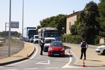 Un control dels Mossos d’Esquadra ahir a la carretera N-240 al terme municipal de Torregrossa.