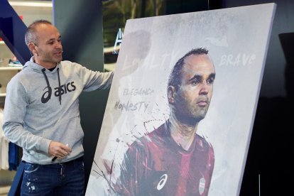 Iniesta, durant un acte amb un dels seus patrocinadors, avala l’arribada de Xavi com a entrenador.